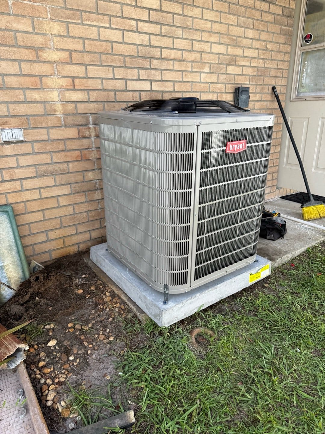 Alan's new Bryant Preferred heat pump outside his Deltona home
